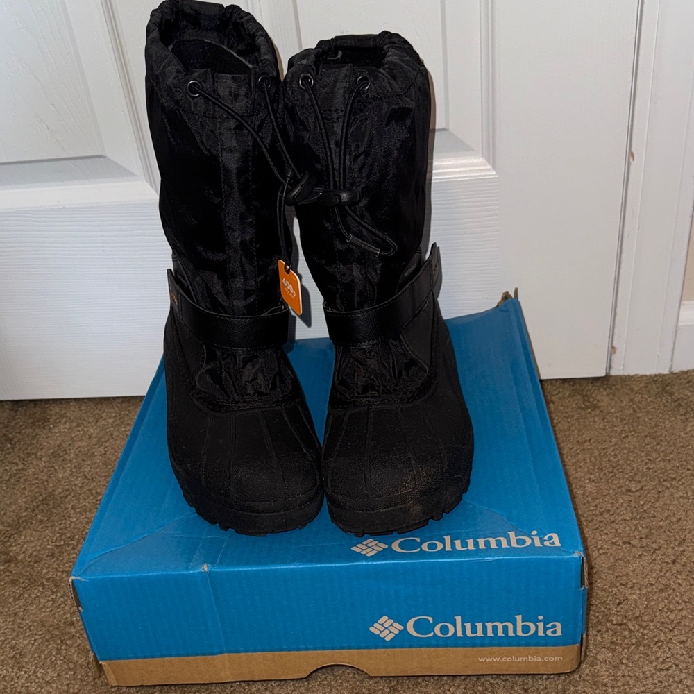 Brand new Columbia powderbug youth kids Black Winter snow Boots with Adjustable